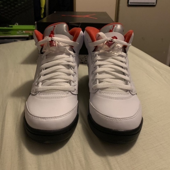Jordan 5 “Fire Red” Silver Tongue - Picture 2 of 5